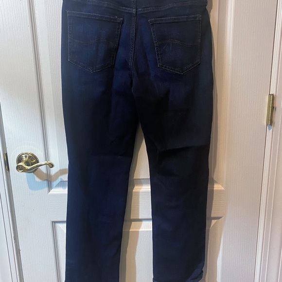 Never Worn Lee Straight Leg Regular Fir Mid Rise Jean - Picture 3 of 3